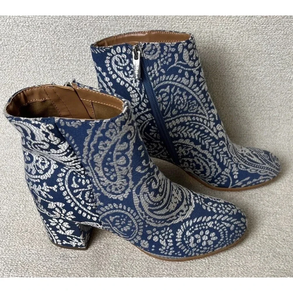 Indigo Rd Boots Women 8.5 Ankle Blue White Paisley‎ Pattern Crusona